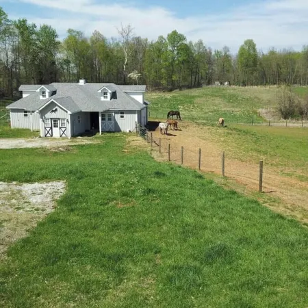 Big Cabin on HorseRanch Close to MammothCaves,Corvettes,Wku, BeechBend Buc-Ees