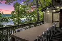 Lakeside Luxury: Private Dock, Kayaks, Game Room Hotels in Soddy-Daisy