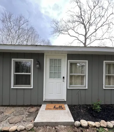 Forget your worries in this private, spacious, and serene duplex! Отели в г. Хэйстингс Чартер Тауншип