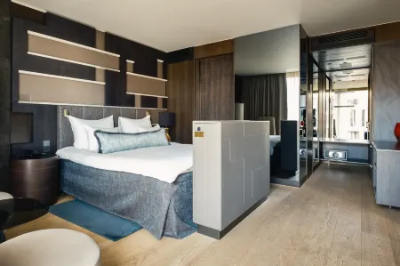 The Thief Отели рядом с достопримечательностью «The Mini Bottle Gallery»