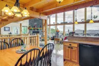 Hot Tub + Games! Mtn-View Cabin Near Pigeon Forge - 4 ดาว