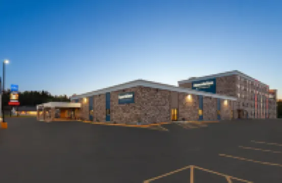 AmericInn & Suites By Wyndham Baraboo Event Center Hotels in Greenfield