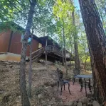 Rustic/ modern peaceful cabin. Excellent ambiance.