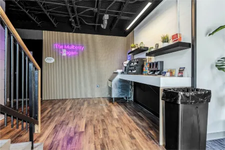 The Mulberry "A Modern Staffless hotel" Отели в г. Логан