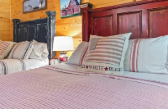 Huckleberry Ridge Cabin Near the Buffalo National Forrest and River! Sleeps 4!