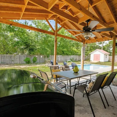 Private Saltwater Pool, No Stairs, Sleeps 8, Bunk Bed, Games, Gym, Near Beaches!