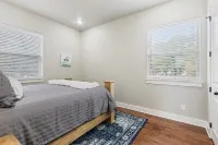 Spacious modern 4 bedroom house -downtown Waco near Silo District