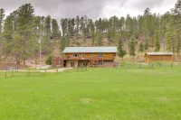 Hill City Log Cabin Along Newton Creek! - Homestays