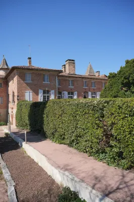 Logis Domaine de Peyrolade Hotels in Levignac