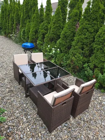 Heart of LG Village. Modern. Walk to Lake, Beach, Shepherds Park & Canada St.