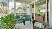 Charming Siesta Key Village Vacation Condo - Unbeatable Location, Free WiFi