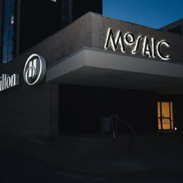 Hilton Toronto Airport Hotel & Suites