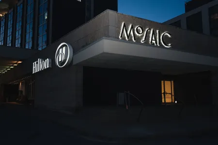 Hilton Toronto Airport Hotel & Suites