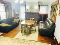 Spacious 4-bedroom house with AC, WiFi in  Mansfield