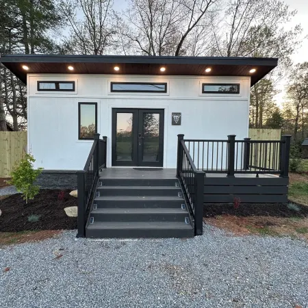Layla Haus-Tiny Home W/Private Yard ~ Pet Friendly