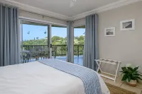 Sea View Holiday Apartment.  Walk to the Beach.  Exclusive use roof-top deck.