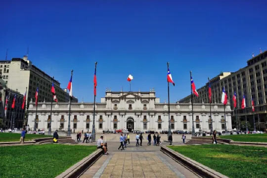 UrbanDreams: Free Parking + Subway + Wi-Fi Отели рядом с достопримечательностью «Парк Сан Луис де Макуль»