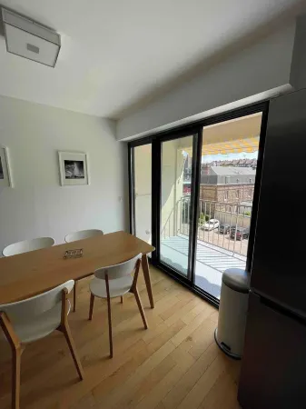 Just a stone's throw from the quays! Comfortable 4-bedroom apartment - Near subway