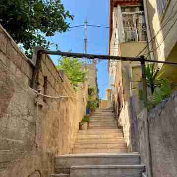Experience the charm of our 1-BD apartment in the heart of historic Jabal Amman, Others