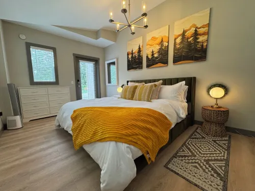 Idaho Pine Condo at Schweitzer Ski Resort, 2 bedroom, 1 bath, high-end finishes.