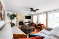 Pool+HotTub+Firepit+Grill+Billiards+MiniGolf+PS4