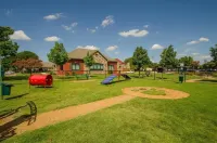 Stylish 1BR + pool Walk to Bars & Bites in the heart of Addison