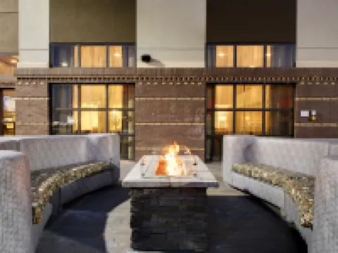 ハンプトン イン & スイーツ コーディール コーディールのホテル