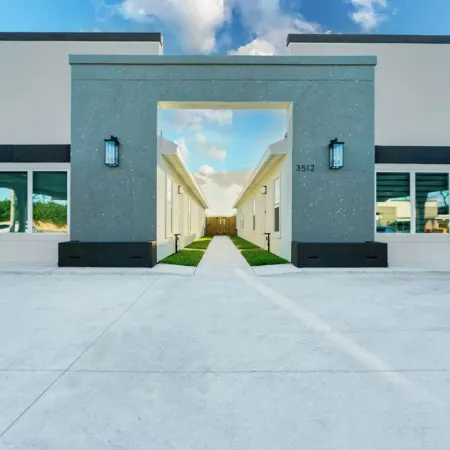 Brand NEW Cozy 3 Bedroom Apartment conveniently located in Pharr-McAllen area! Отели в г. Фарр