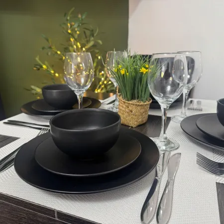 Apt-Sleeps 6-Parking-Ideal for Contractors-Garden