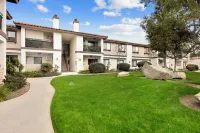 Spacious 2BR w/ Fast Wi-Fi + Parking in El Cajon