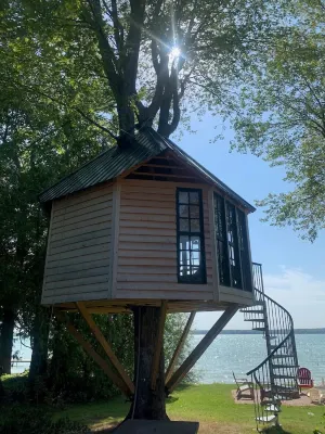 Experience Lakeside Luxury: Your Ultimate Retreat Awaits on Long Lake!