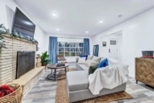 The Mid-Century Retreat