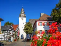 Central, stylish and modern holiday apartment with balcony and box-spring beds Hotels in Mohnesee