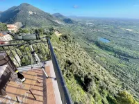 The Stable and Barn suites with breathtaking views of Ninfa Garden and Circeo Các khách sạn ở Norma