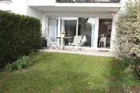 Calme et Élégant 3 Pièces Tout Confort, Avec Terrasse et Jardin Hotels in Maisons-Alfort