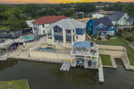 Big Blue on Lake LBJ with Pool & Spa