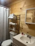 Mallard, Cozy cabin with WiFi and AC in lovely Stevenson. Perfect weekend stay .