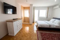 Lovely 1-Bedroom with a free parking - Julphar Hotels in 