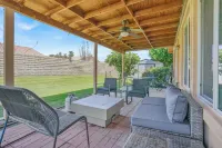 CASA AZUL 3-bedroom house in delightful Indio with WiFi, hot tub, golf course
