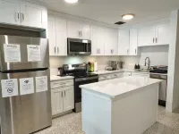 The Golden Pelican – Your Waterfront Escape in Gulf Harbors