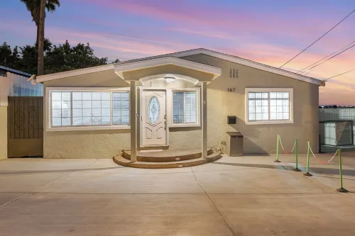 Spacious 5-bedroom house in fabulous Chula Vista with WiFi, AC