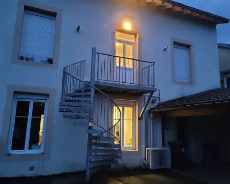 Spacious duplex at Matthieu's. Sleeps 1 to 6. Hotels in Remiremont