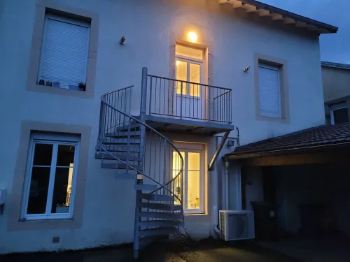 Spacious duplex at Matthieu's. Sleeps 1 to 6. Các khách sạn ở Remiremont