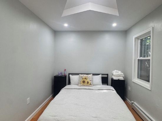 The Queens Nest. A newly renovated 1-bedroom apartment in enjoyable Queens