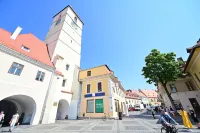 Lovely 2 bedroom apartment in historic city center Hotels in 