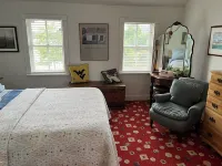 Lovely 2 bedroom and loft apartment with AC, WiFi overlooking the Chester River