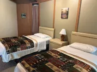 Eagle River Oak Tree House - Charming 2-bedroom house - Sleeps 6 Hotels in Washington