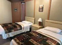 Eagle River Oak Tree House - Charming 2-bedroom house - Sleeps 6