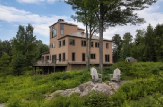 White Mountains Getaway w/ Sauna & Stunning Views