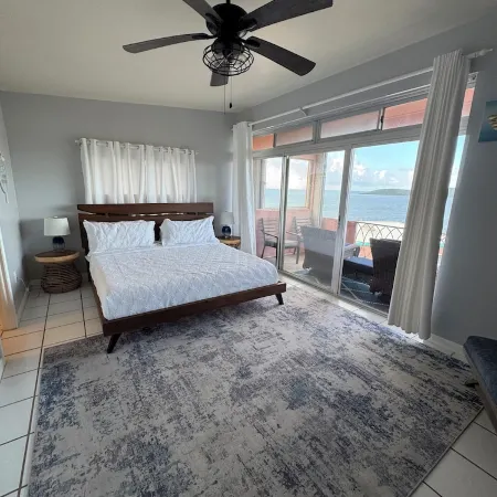 Perfect Island Getaway--amazing ocean views and refreshing pool at Coakley Bay!